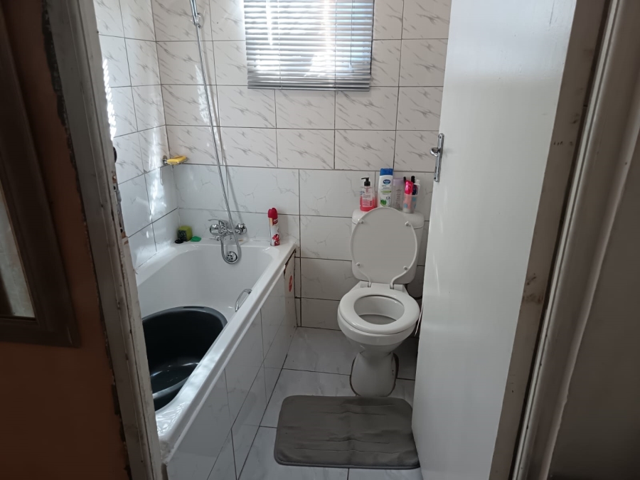 3 Bedroom Property for Sale in Mandela Park Western Cape